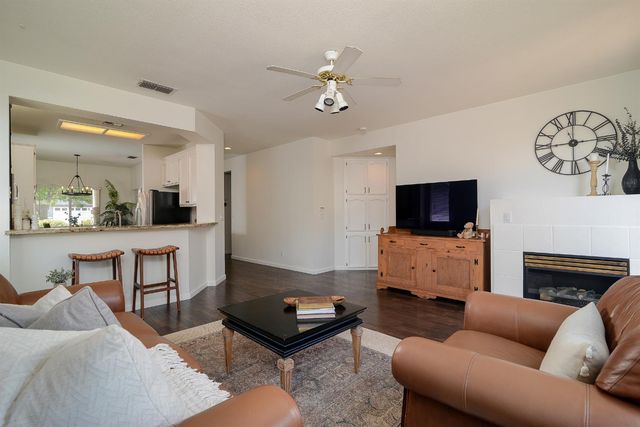 1313 Kerslake Cir, Folsom, CA 95630