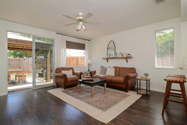 1313 Kerslake Cir, Folsom, CA 95630