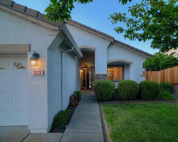 1313 Kerslake Cir, Folsom, CA 95630