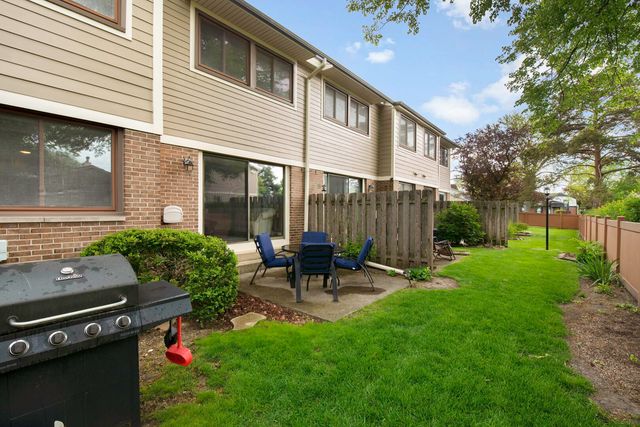 404 Bluebird Lane, Deerfield, IL 60015
