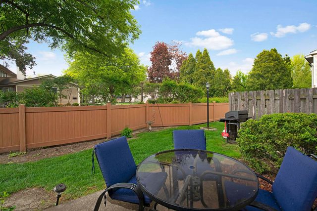 404 Bluebird Lane, Deerfield, IL 60015