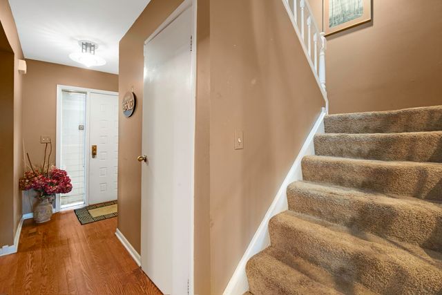 404 Bluebird Lane, Deerfield, IL 60015
