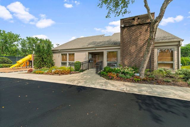 404 Bluebird Lane, Deerfield, IL 60015