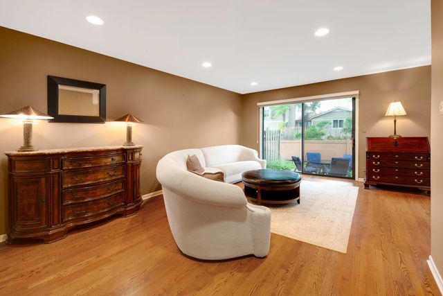 404 Bluebird Lane, Deerfield, IL 60015