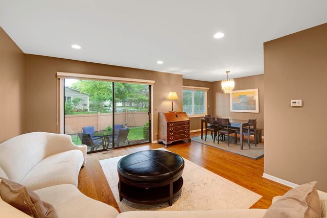 404 Bluebird Lane, Deerfield, IL 60015