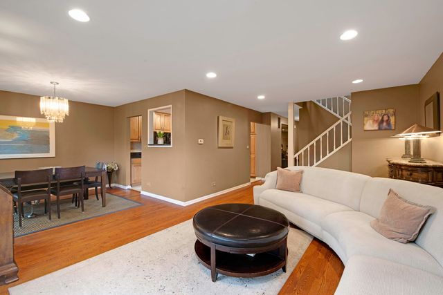 404 Bluebird Lane, Deerfield, IL 60015