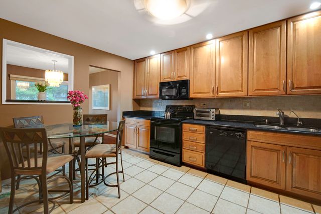 404 Bluebird Lane, Deerfield, IL 60015