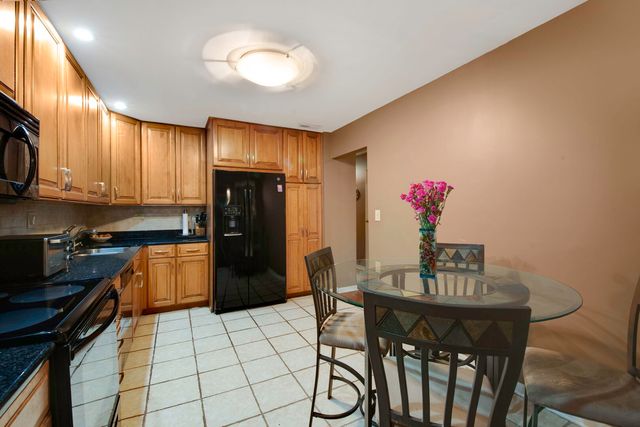 404 Bluebird Lane, Deerfield, IL 60015