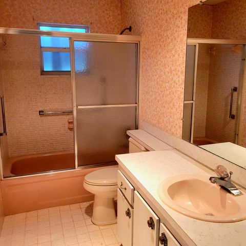 725 SW 18th Court, Boynton Beach, FL 33426