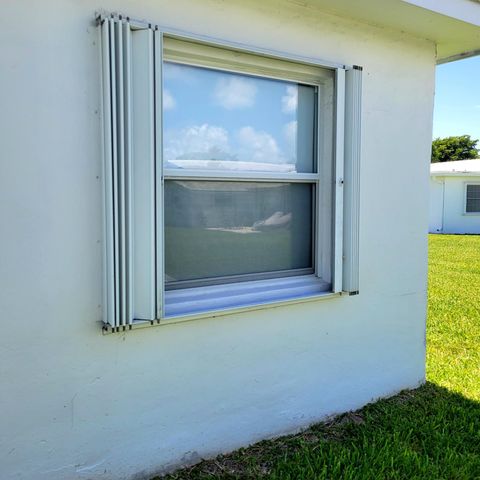 725 SW 18th Court, Boynton Beach, FL 33426