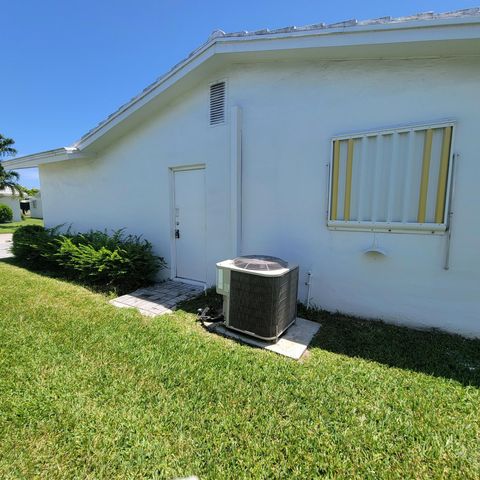 725 SW 18th Court, Boynton Beach, FL 33426