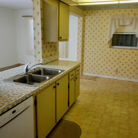 725 SW 18th Court, Boynton Beach, FL 33426