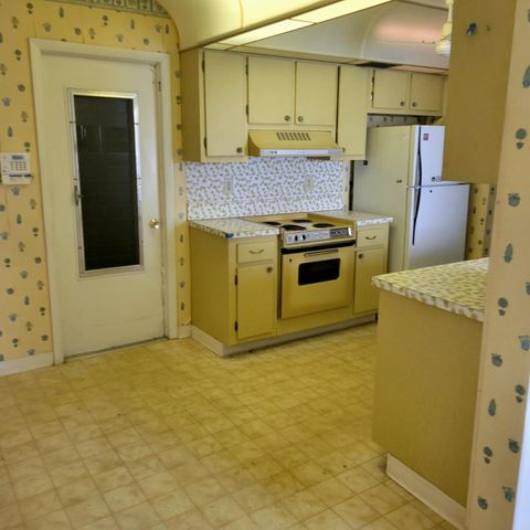 725 SW 18th Court, Boynton Beach, FL 33426