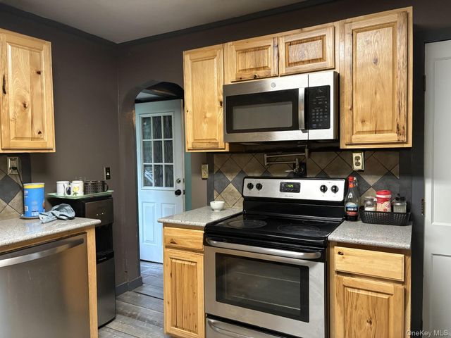 13 Cedar Lane, Poughkeepsie, NY 12601
