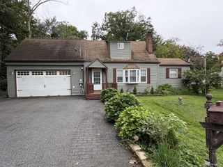 13 Cedar Lane, Poughkeepsie, NY 12601