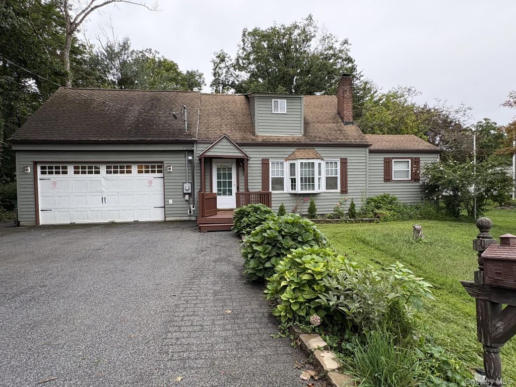 13 Cedar Lane, Poughkeepsie, NY 12601