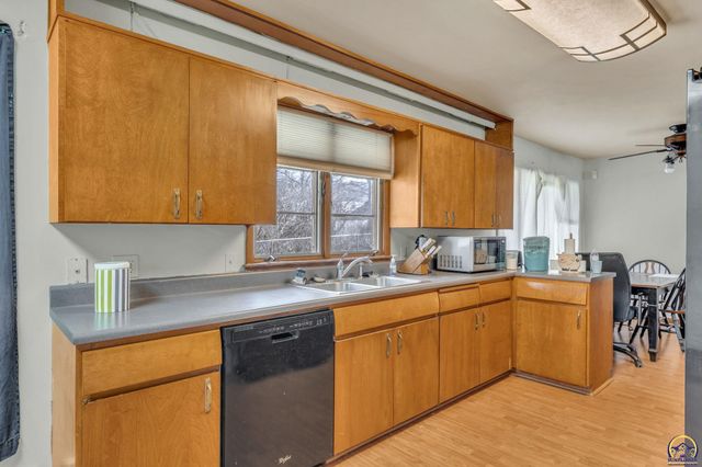 2886 SW Mulvane ST, Topeka, KS 66611