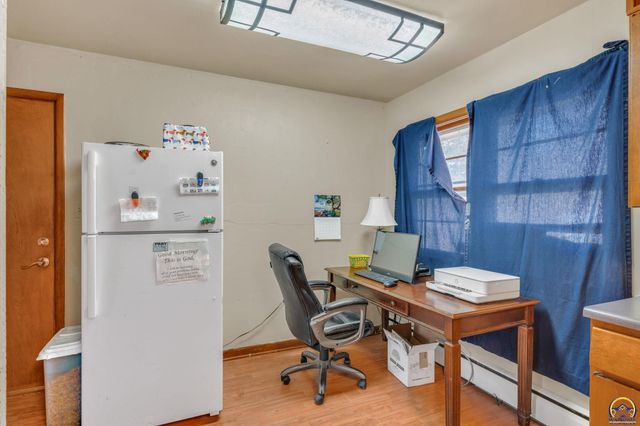 2886 SW Mulvane ST, Topeka, KS 66611