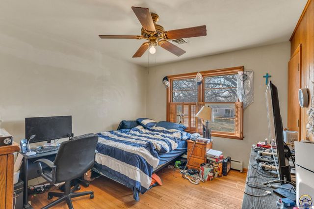 2886 SW Mulvane ST, Topeka, KS 66611