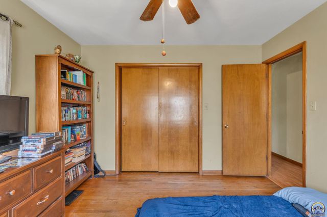 2886 SW Mulvane ST, Topeka, KS 66611