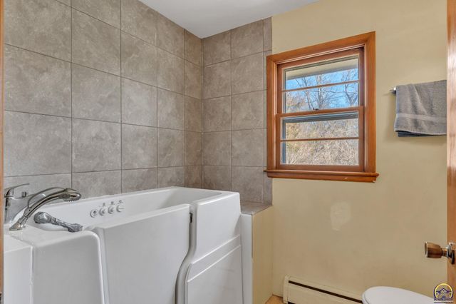 2886 SW Mulvane ST, Topeka, KS 66611