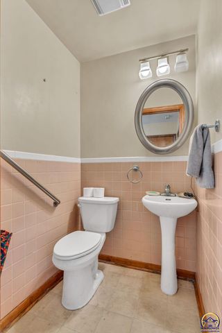 2886 SW Mulvane ST, Topeka, KS 66611