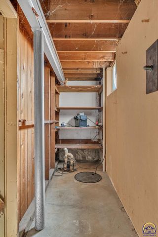 2886 SW Mulvane ST, Topeka, KS 66611