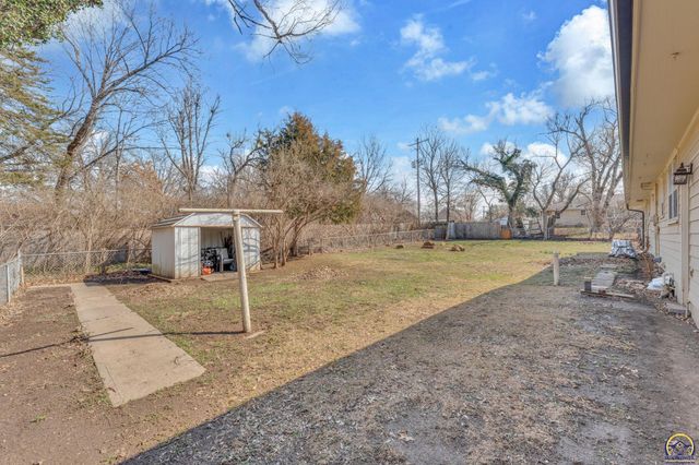 2886 SW Mulvane ST, Topeka, KS 66611