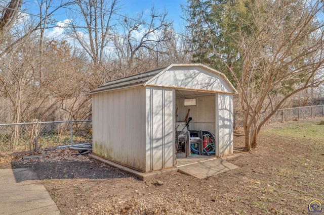 2886 SW Mulvane ST, Topeka, KS 66611