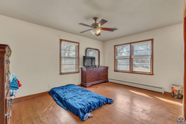 2886 SW Mulvane ST, Topeka, KS 66611