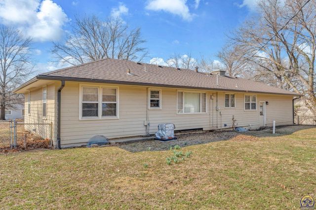 2886 SW Mulvane ST, Topeka, KS 66611