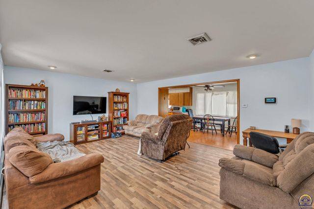 2886 SW Mulvane ST, Topeka, KS 66611