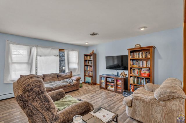 2886 SW Mulvane ST, Topeka, KS 66611