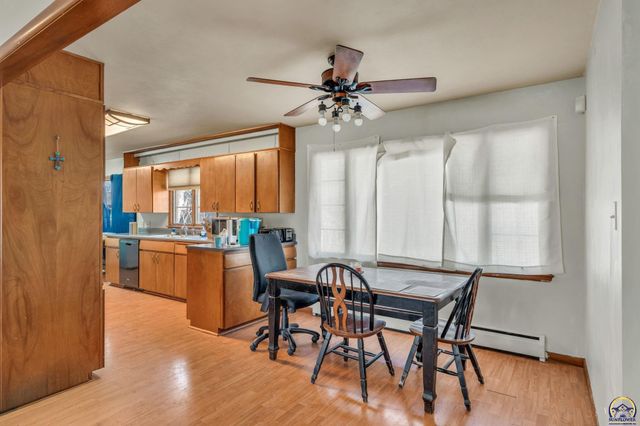 2886 SW Mulvane ST, Topeka, KS 66611