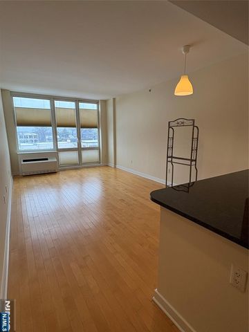 600 12th Street 607, Palisades Park, NJ 07650