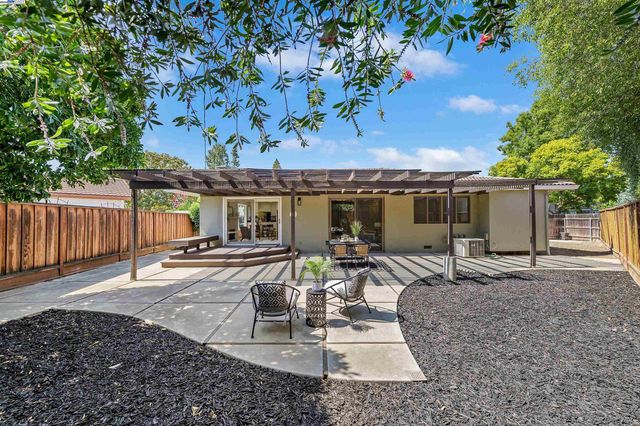 5157 Diane Ln, Livermore, CA 94550