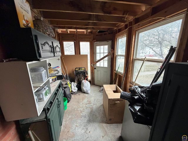 335 SW Western AVE, Topeka, KS 66606