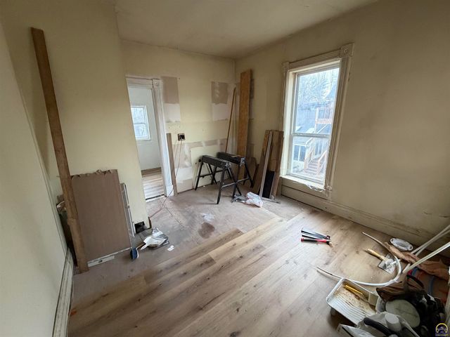 335 SW Western AVE, Topeka, KS 66606