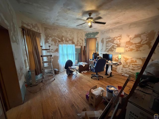 335 SW Western AVE, Topeka, KS 66606