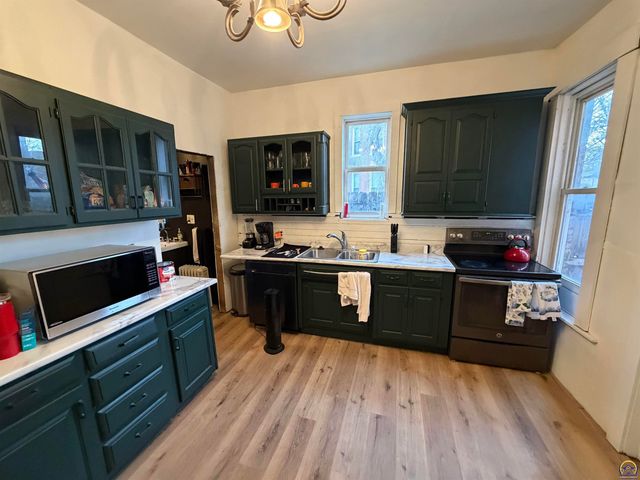 335 SW Western AVE, Topeka, KS 66606