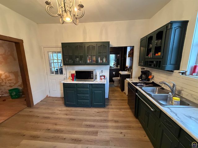 335 SW Western AVE, Topeka, KS 66606