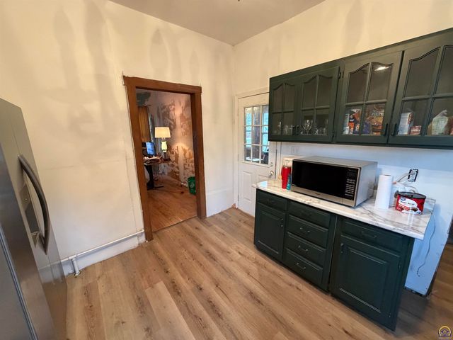 335 SW Western AVE, Topeka, KS 66606