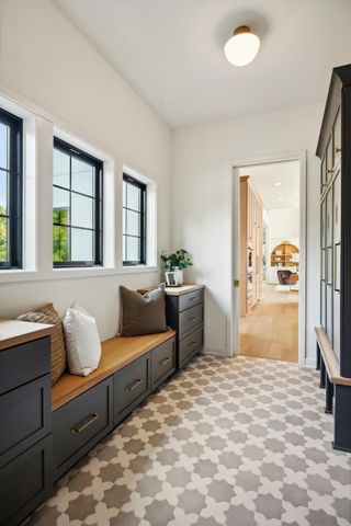 18780 Minnetonka Boulevard, Deephaven, MN 55391