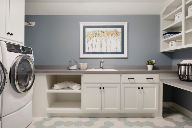 18780 Minnetonka Boulevard, Deephaven, MN 55391