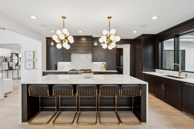 18780 Minnetonka Boulevard, Deephaven, MN 55391