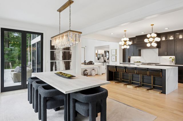 18780 Minnetonka Boulevard, Deephaven, MN 55391