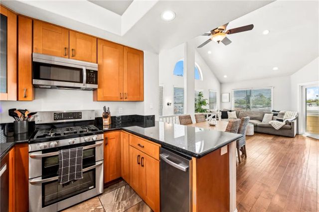 754 Joann B, Costa Mesa, CA 92627