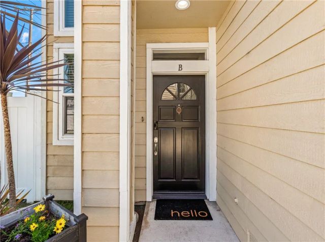 754 Joann B, Costa Mesa, CA 92627