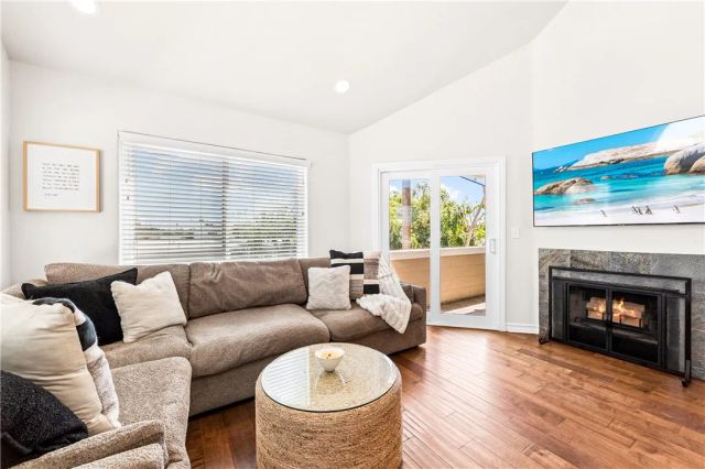 754 Joann B, Costa Mesa, CA 92627