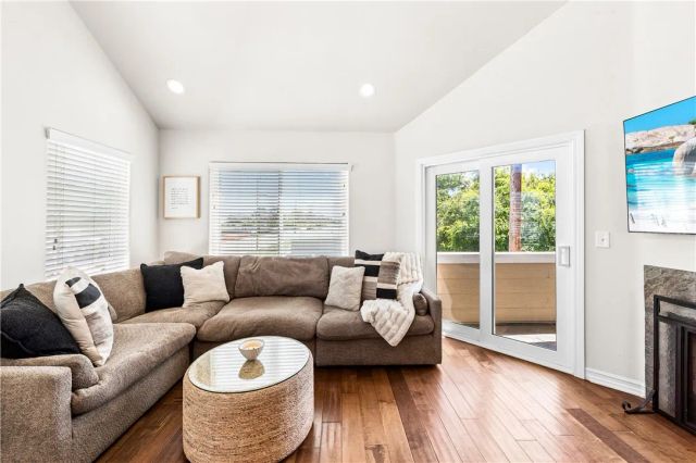 754 Joann B, Costa Mesa, CA 92627
